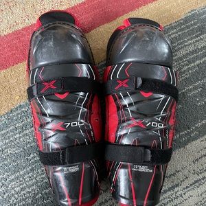 Used 11in kids vapor shin pads. Still good condition.
